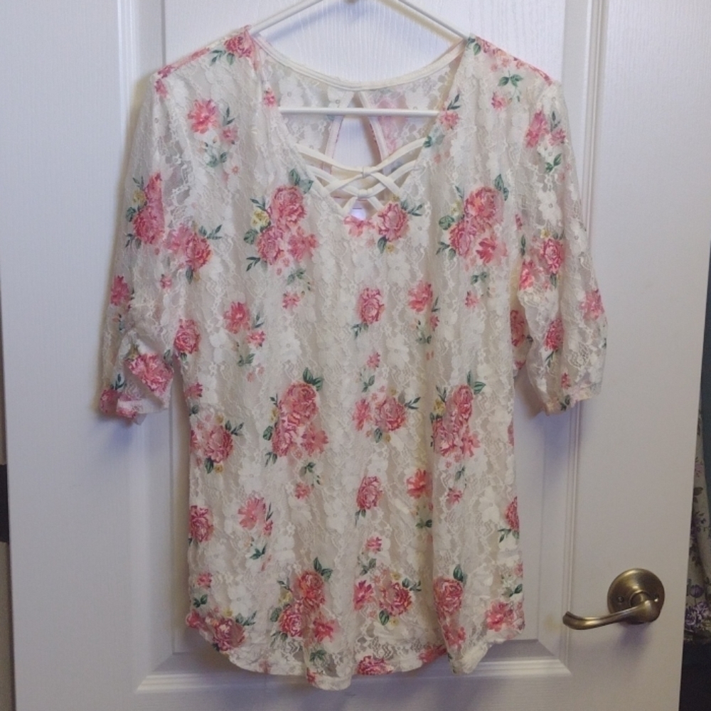 NO Boundaries lace overlay top